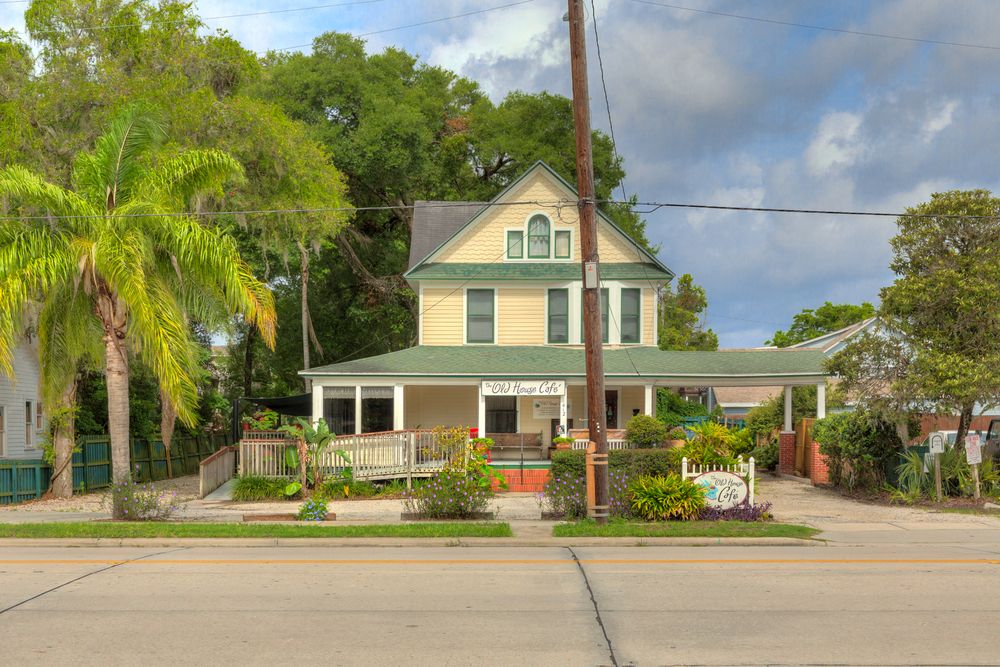 Successful Restaurant Off Busy Road: 412 S Woodland Blvd, DeLand, FL 32720
